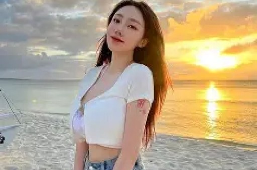 刘晓庆万岁山冷脸事件！明星与草根文化的尴尬碰撞！