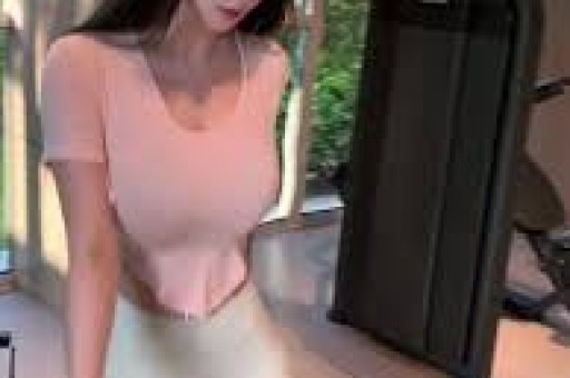 王鹤棣‘不舒服’风波：一句微博引发的网络热议与反思